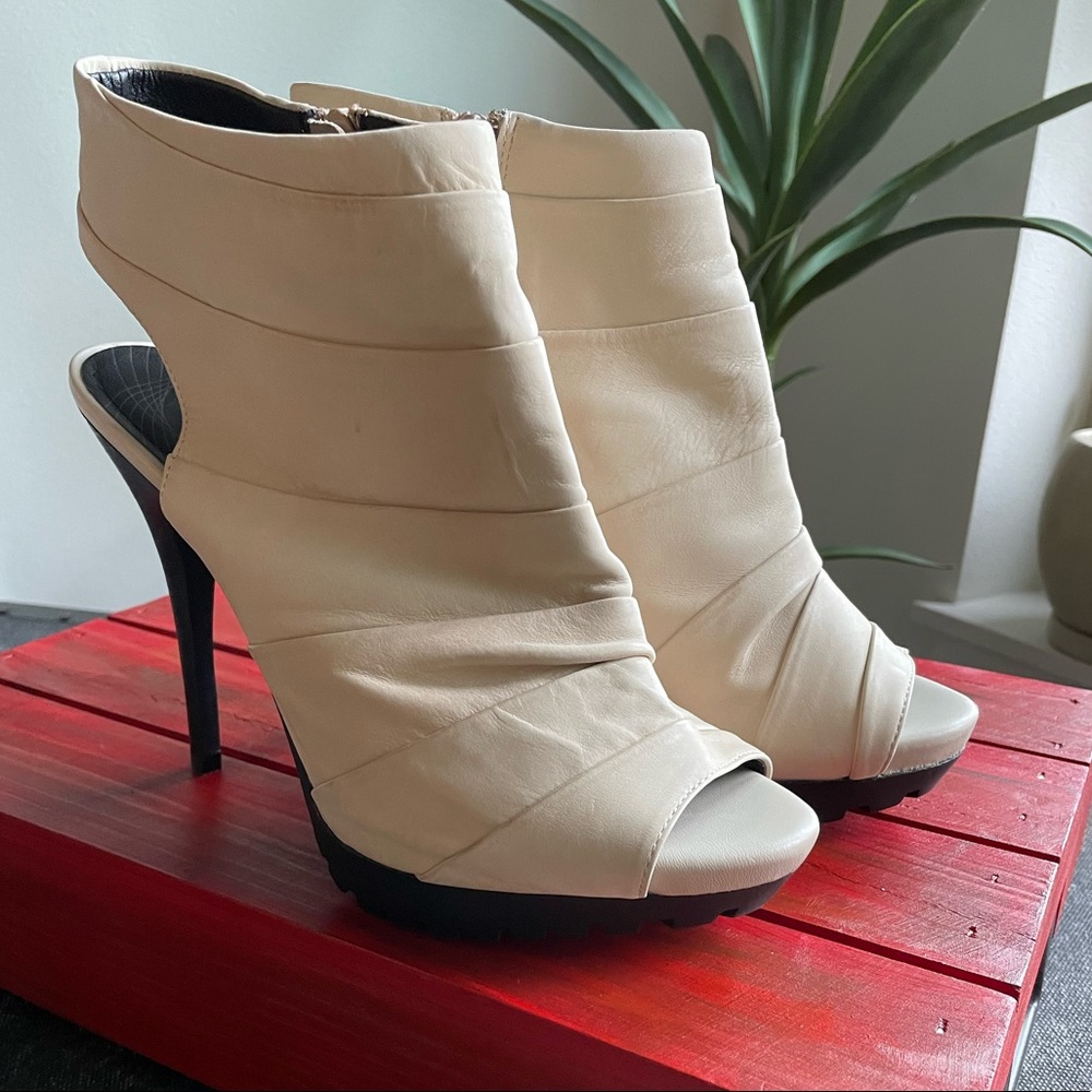 3.5” Platform Open Toe Bootie/Heel. Open back, side zip. SOFT sand/cream.